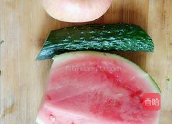 西瓜黄瓜苹果汁的做法图解1