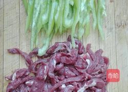 青椒炒牛肉丝的做法图解1