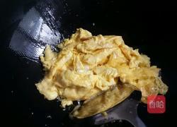 西瓜皮炒鸡蛋的做法图解5