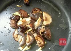 鸡肉炖蘑菇的做法图解4