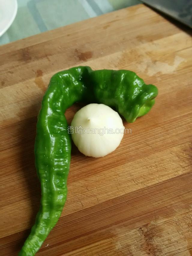 青椒一个蒜头一个