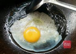 菠菜鸡蛋面的做法图解1