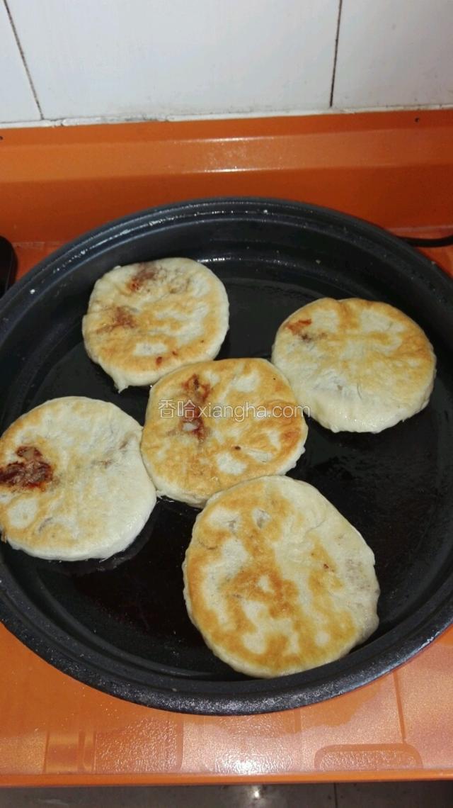 翻面继续烙三分钟