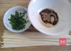 家常酱油汤面的做法图解1