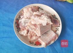 玉米莲藕排骨汤的做法图解1