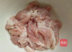 圆白菜炒肉的做法图解2