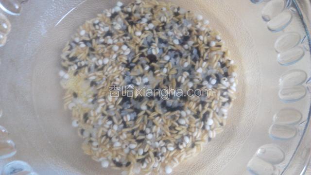 用水淘洗干净