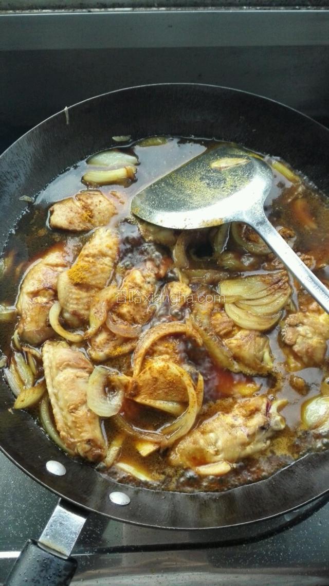 加入适量开水，以沫过食材为宜