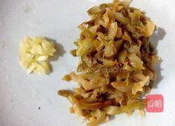 榨菜炒苦瓜的做法图解2