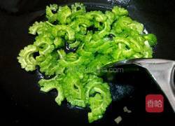 榨菜炒苦瓜的做法图解3