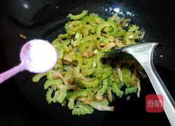 榨菜炒苦瓜的做法图解5