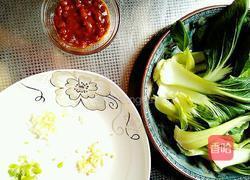 豆酱小油菜的做法图解1