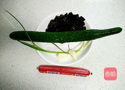 凉拌木耳火腿黄瓜丝的做法图解1