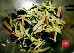 凉拌木耳火腿黄瓜丝的做法图解7