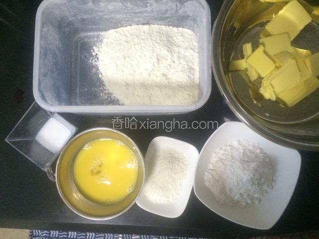 准备好所需材料，将黄油切片室温软化