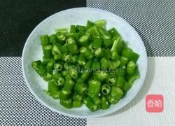 青椒爆炒鸡丁的做法图解3