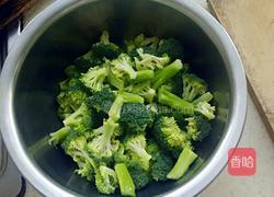 清炒西兰花的做法图解1