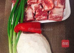 排骨烧芋头的做法图解1