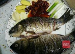 家常红烧小鲫鱼的做法图解1