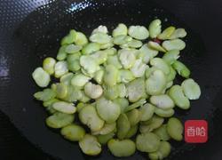 韭菜炒蚕豆的做法图解3