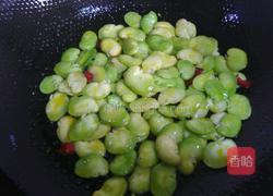 韭菜炒蚕豆的做法图解4