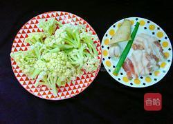 有机花菜炒肉的做法图解1