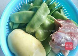 土豆炖油豆角的做法图解1