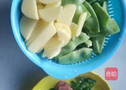 土豆炖油豆角的做法图解2