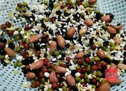 红枣花生八宝粥的做法图解2