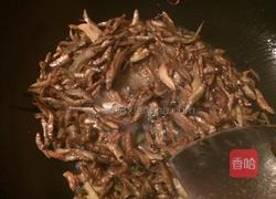 小银鱼炒辣椒的做法图解4