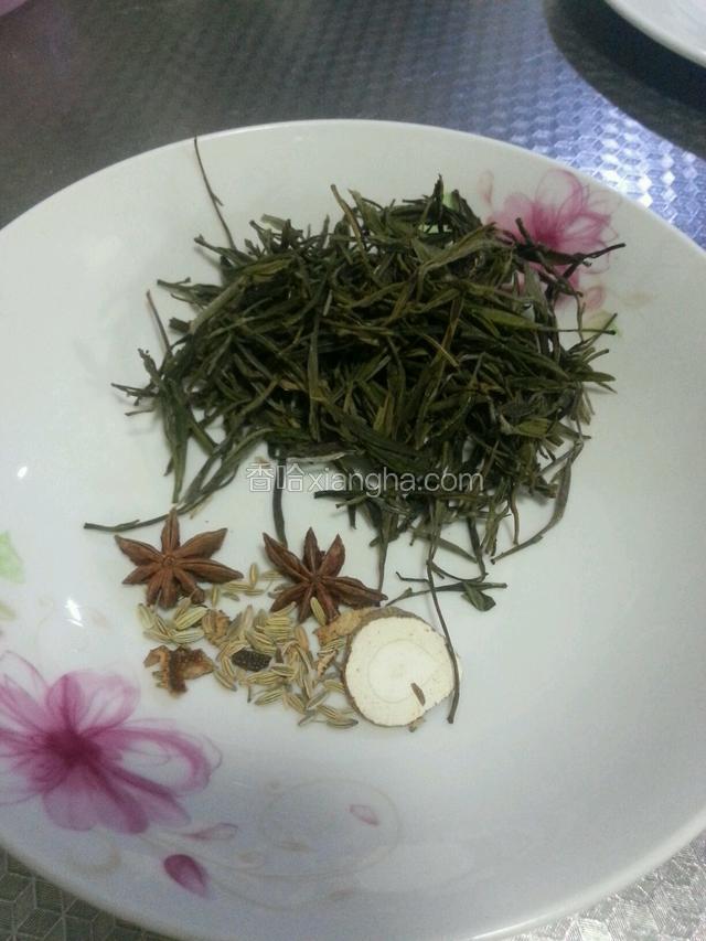 准备材料，家里只有毛尖了，就用这个来煮