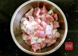 萝卜煨牛腩的做法图解1