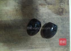 酸辣松花蛋的做法图解2