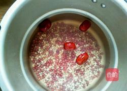 薏米红豆粥的做法图解3