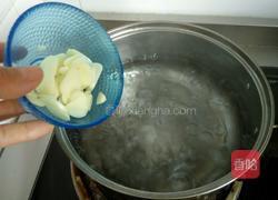 大蒜冰糖水的做法图解3