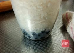 枸杞黑豆粥的做法图解1