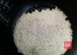 枸杞黑豆粥的做法图解2