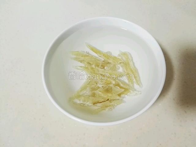 金龙鱼胶冷水泡10分钟