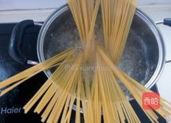 番茄肉末意大利面的做法图解1