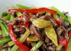 芹菜野山椒炒牛肉的做法图解5
