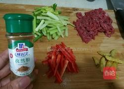 芹菜野山椒炒牛肉的做法图解1