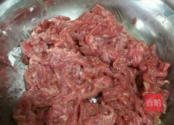 芹菜野山椒炒牛肉的做法图解2