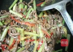 芹菜野山椒炒牛肉的做法图解4