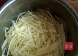 西红柿炒土豆的做法图解1