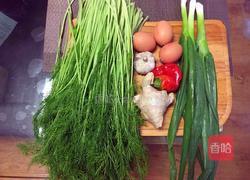 茴香苗拨烂子的做法图解1