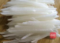 萝卜丝炖鲫鱼汤的做法图解2