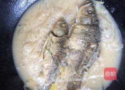 萝卜丝炖鲫鱼汤的做法图解8