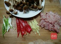 鲜茶树菇炒肉的做法图解2