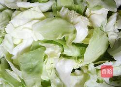 干锅培根手撕包菜的做法图解1