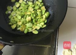 韭菜炒蚕豆的做法图解2